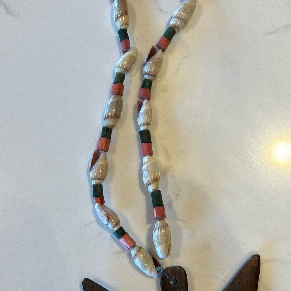 Elegant Beaded Necklace with Iron Wood Arrowhead Pendant - Picture 3 of 4